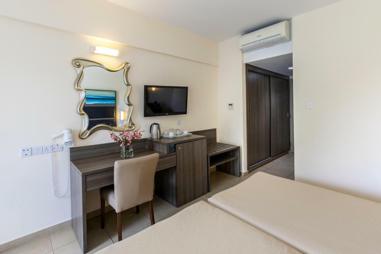 Double or Twin Room with Side Sea View,830846456:JPEG