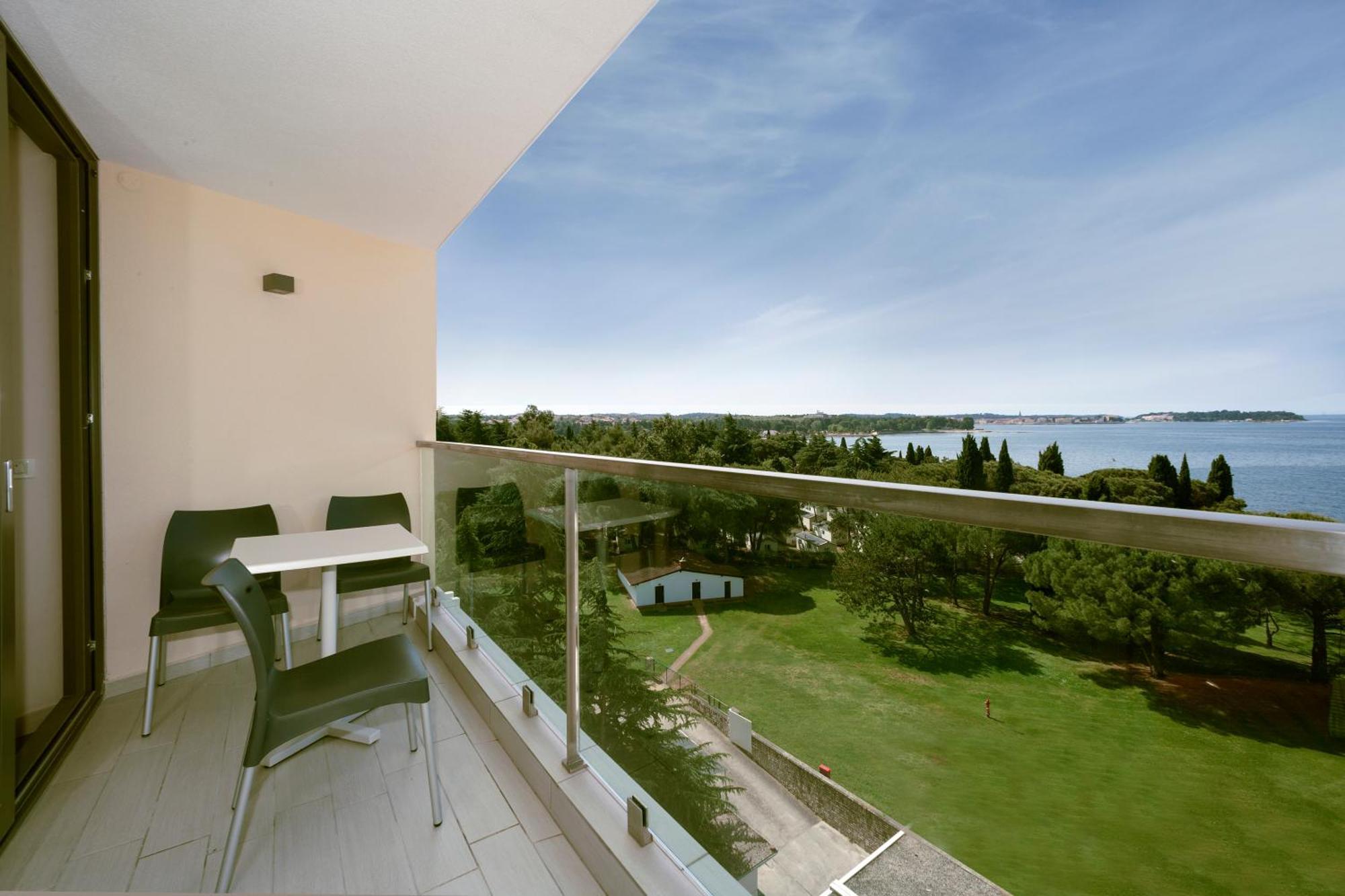 Superior tweepersoonskamer met balkon en uitzicht op zee