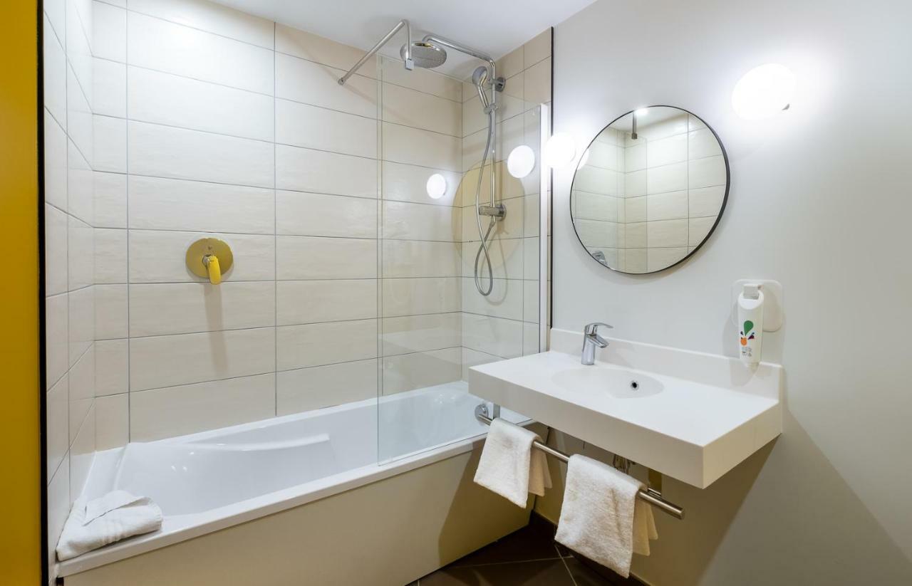 Standaardkamer met 1 Tweepersoonsbed en 2 Eenpersoonsbedden