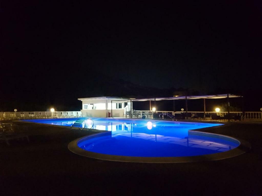 Camera Matrimoniale Deluxe con Vista Mare/Piscina