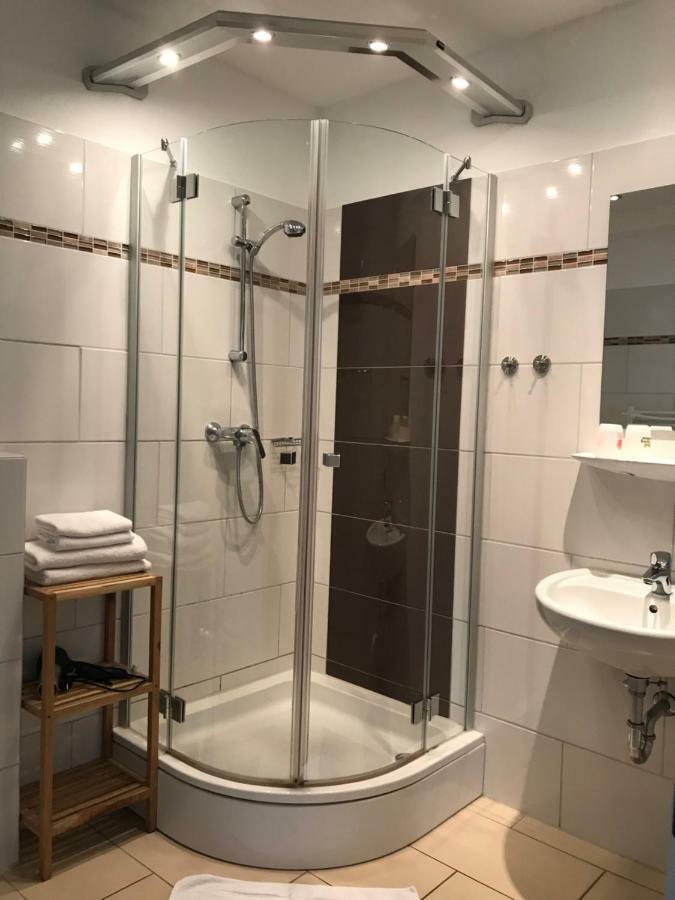 Dreibettzimmer mit Bad