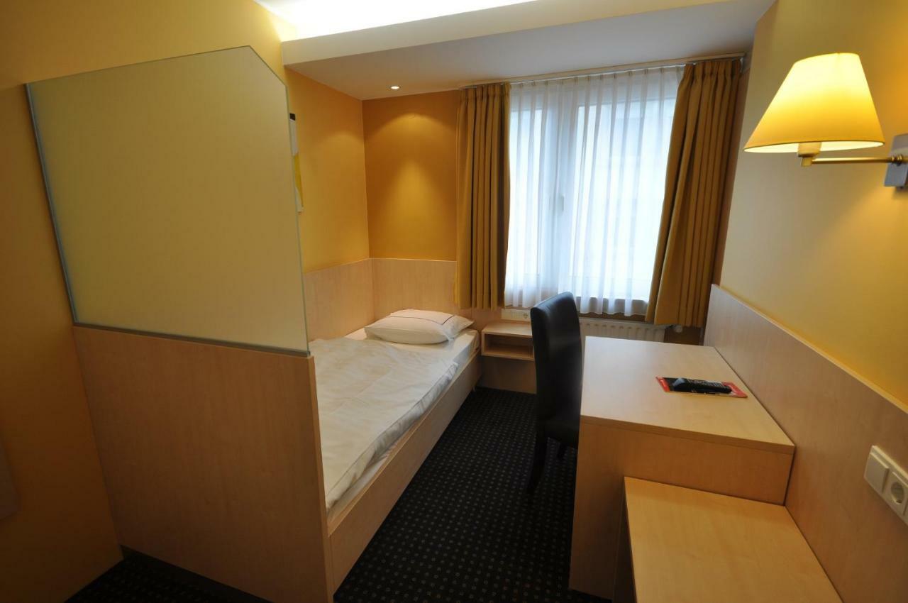 Small Single Room,891007105:JPEG