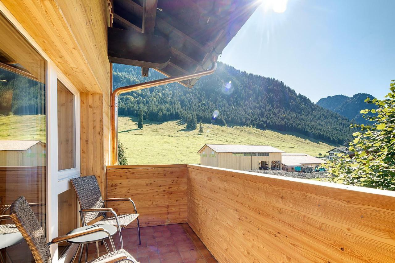 Familienzimmer mit Bergblick