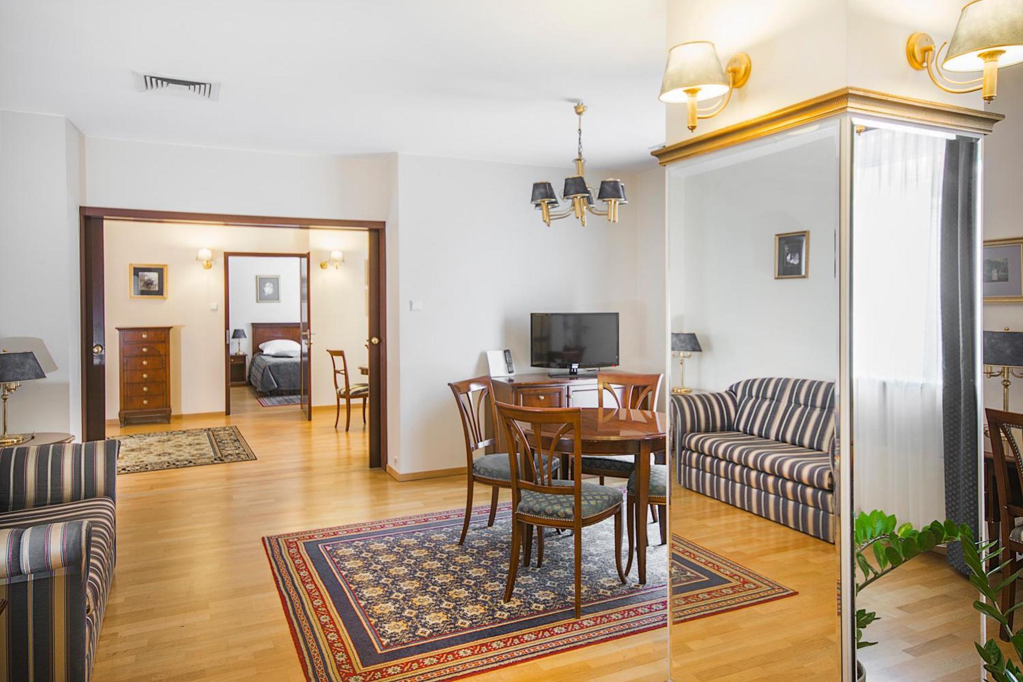 Deluxe Apartment,681578565:JPEG