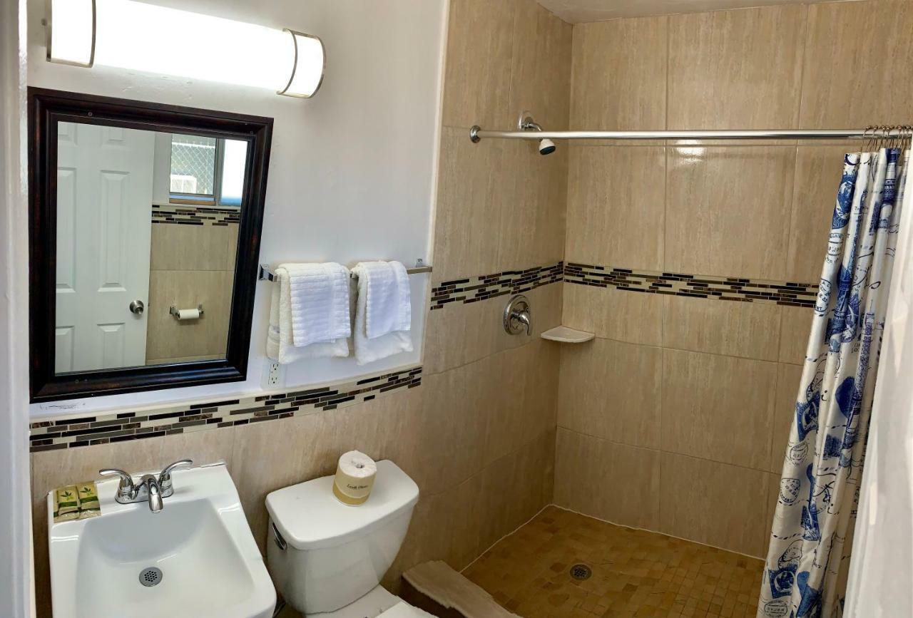 Quarto com 2 Camas de Solteiro e Banheira