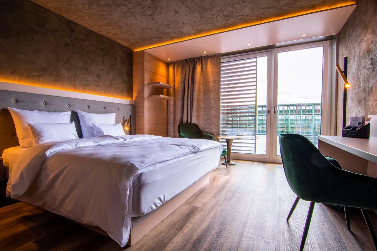 Superior Room with Balcony,912348550:JPEG