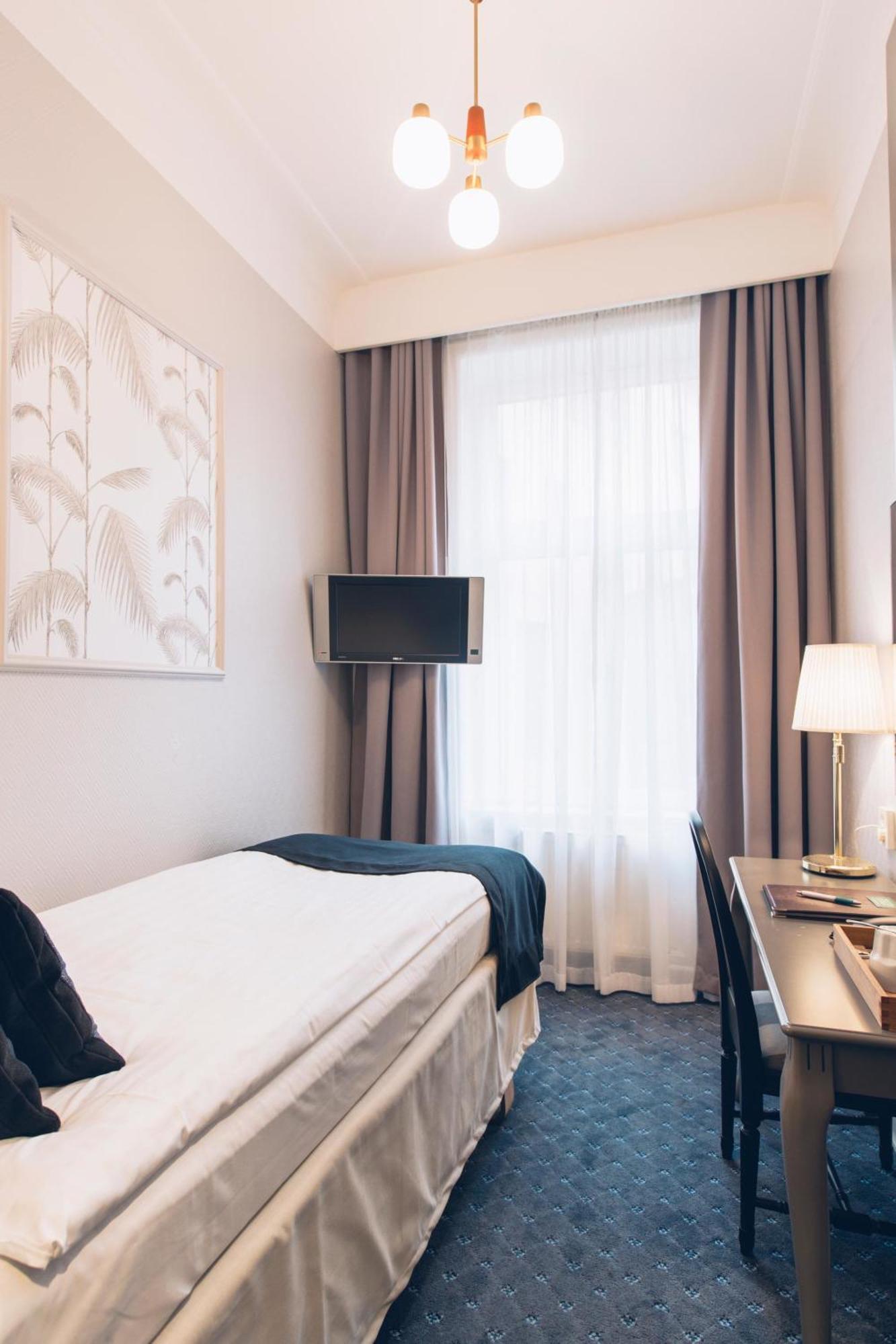 Single Room Budget,913808449:JPEG