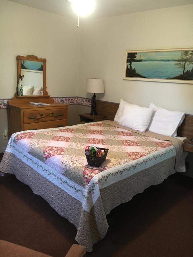 Standard Queen Room