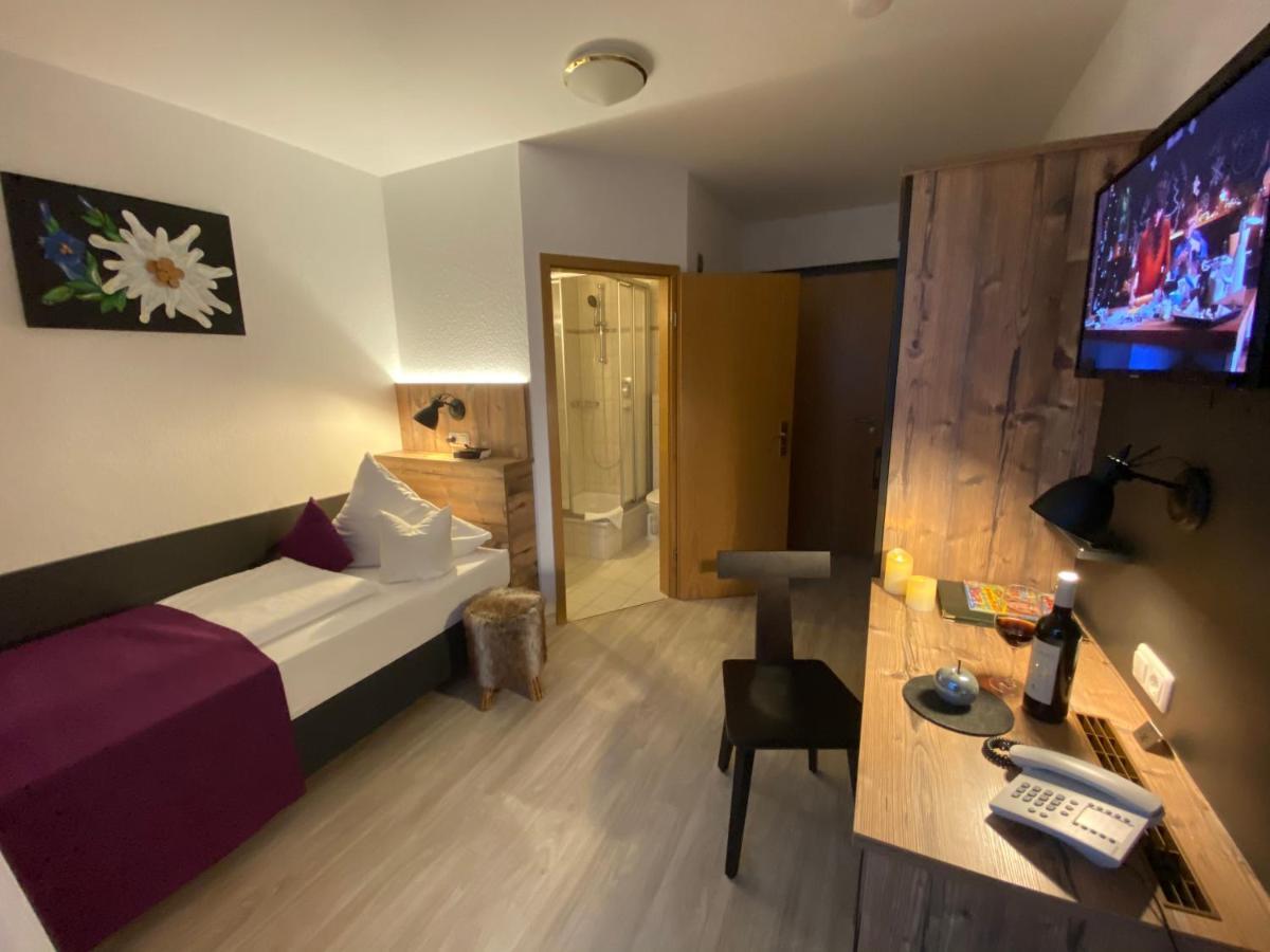 Single Room,79829397:JPEG