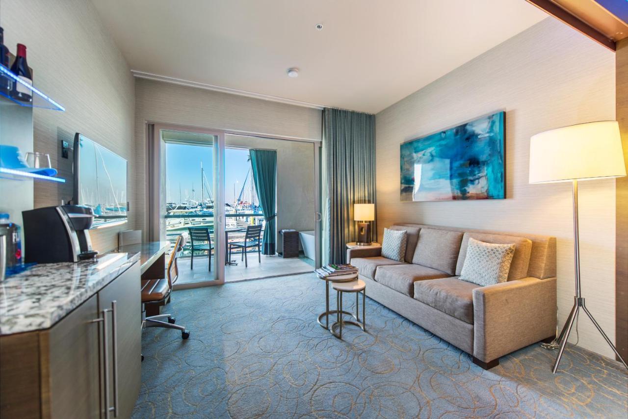 Deluxe King Suite