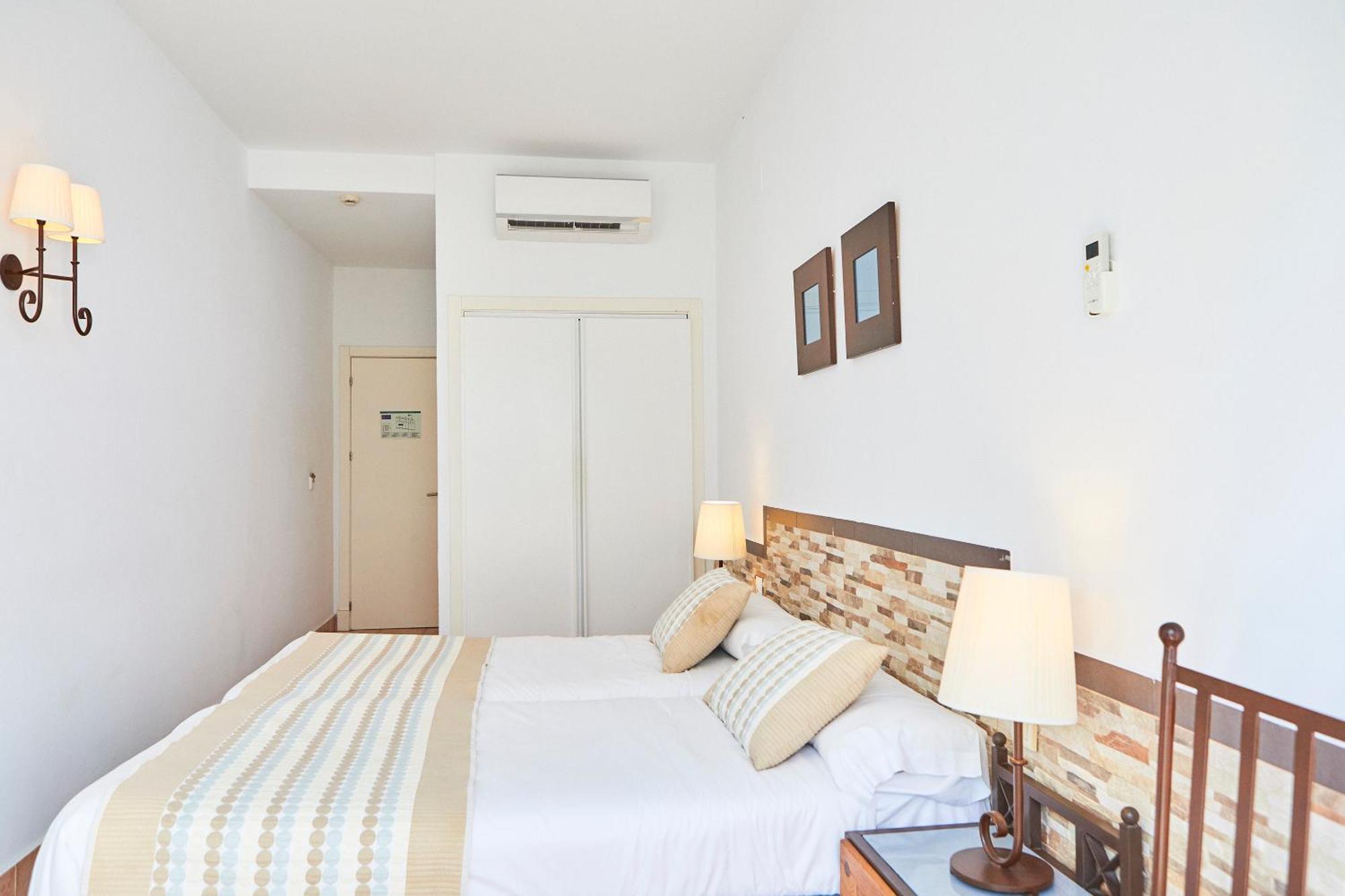 Triple Room (2 Adults + 1 Child),1226838125:JPEG