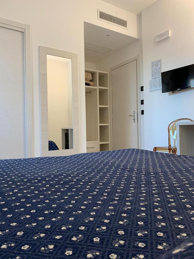 Single Room,965276617:JPEG