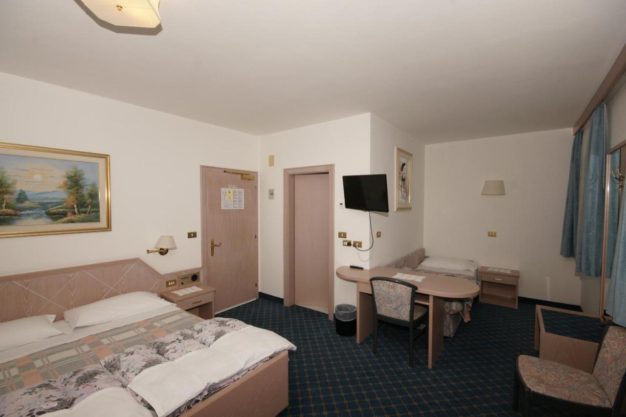 Triple Room,425157108:JPEG