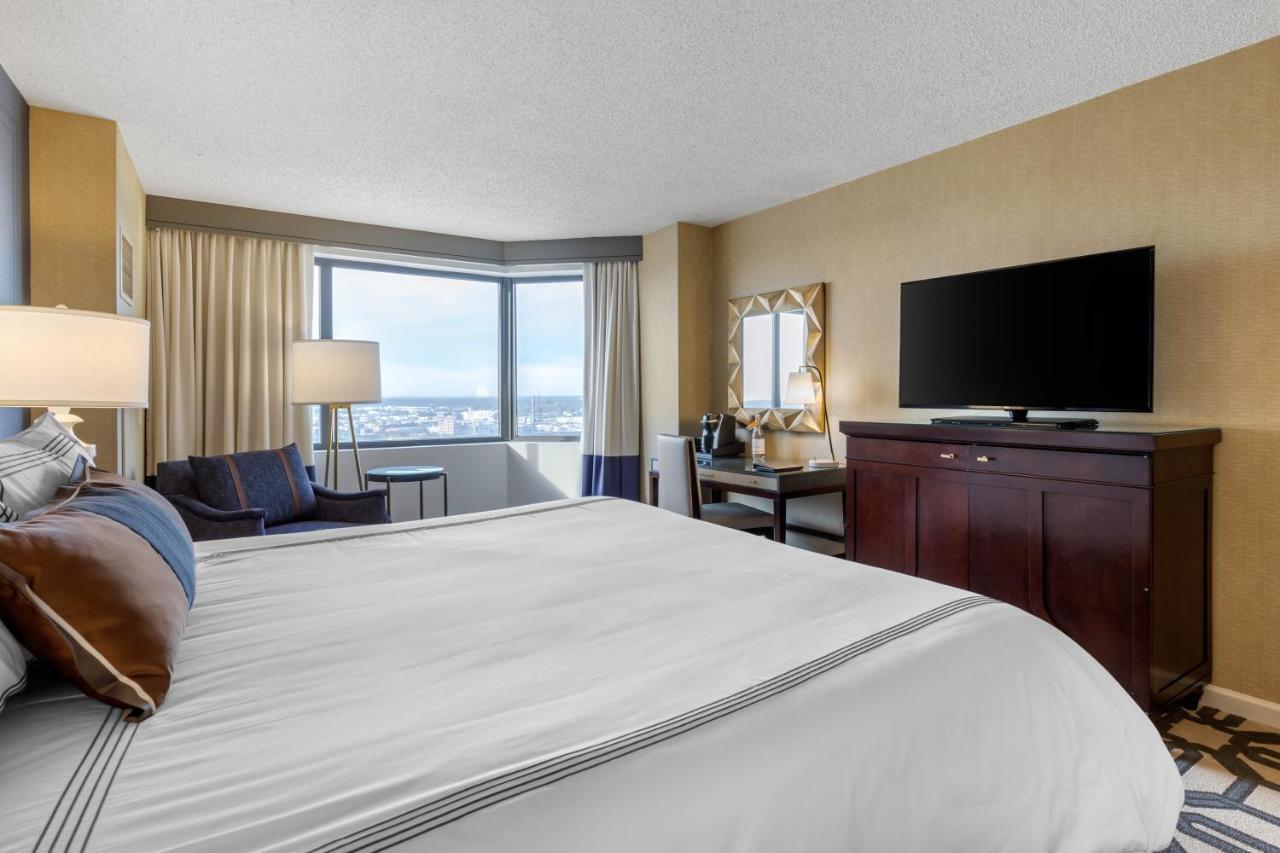 ADA Deluxe Room - 1 King Bed