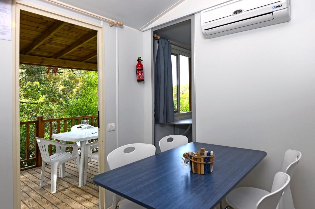 Small Mobile Home (4 Adults) with beach access,762994444:JPEG