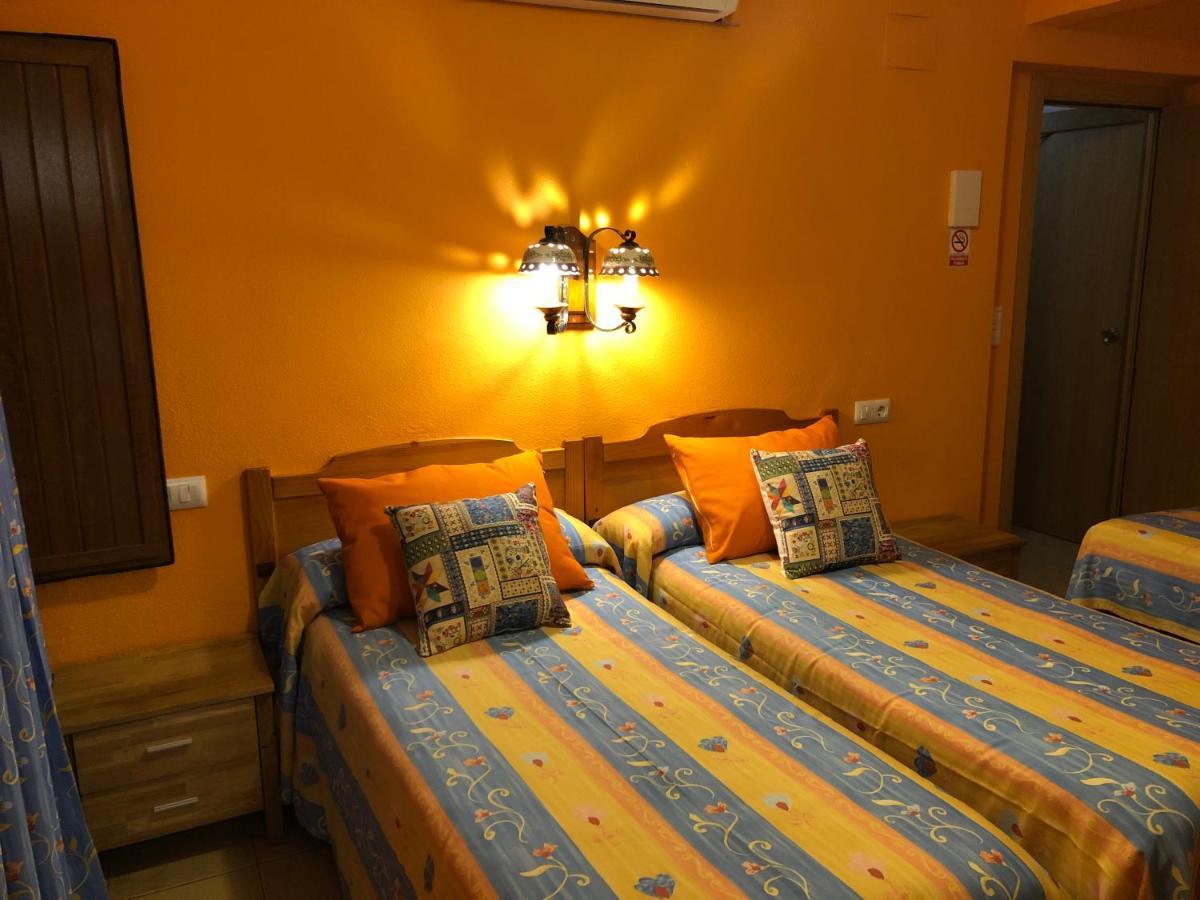 Double Orange Room,791617317:JPEG