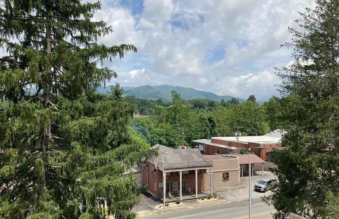 Stonebrook Lodge Bryson City-1