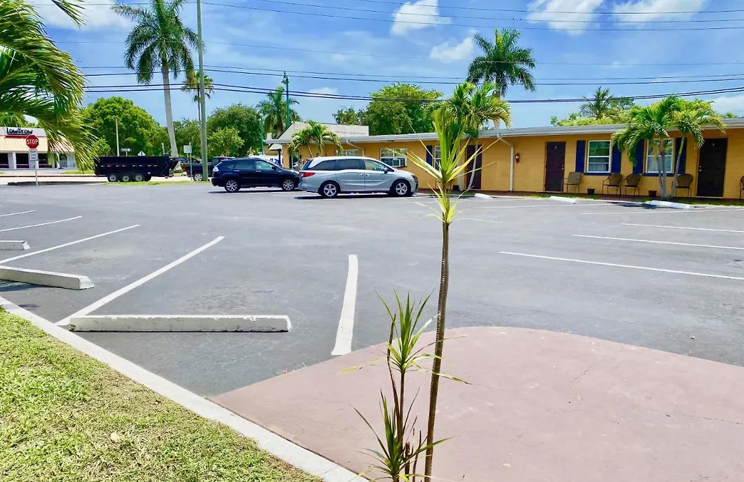 Glades Motel - Naples-1