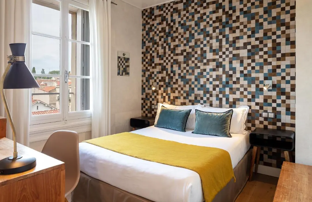 Hotel Des Arceaux-1