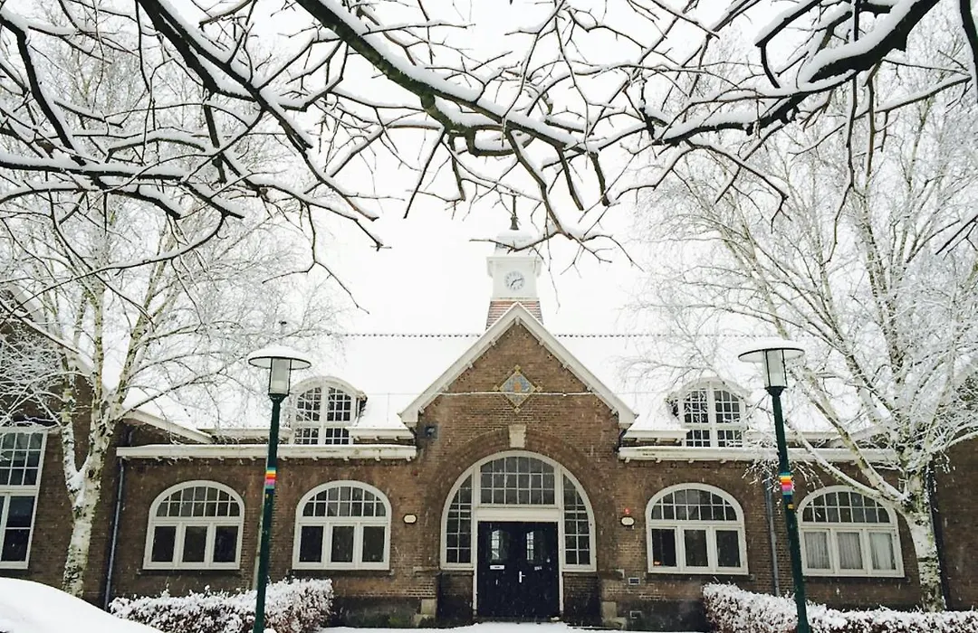 Overnachten in de oude West-Indiëschool-1