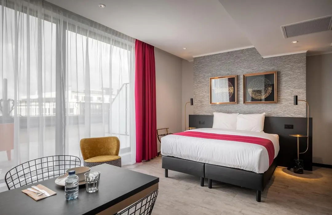Amory Hotel By Hyllit-1