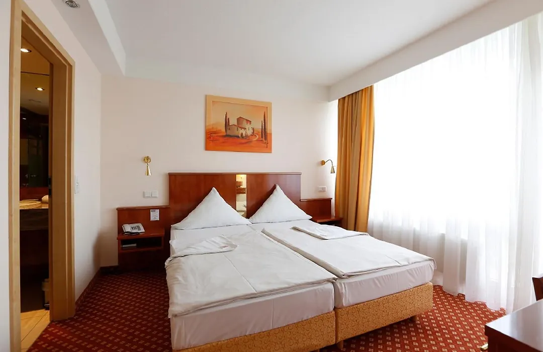 Caravelle Hotel im Park-1