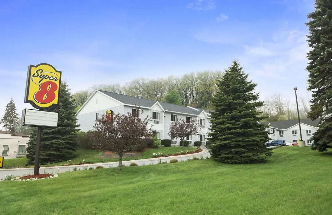 Super 8 By Wyndham Manistee-1