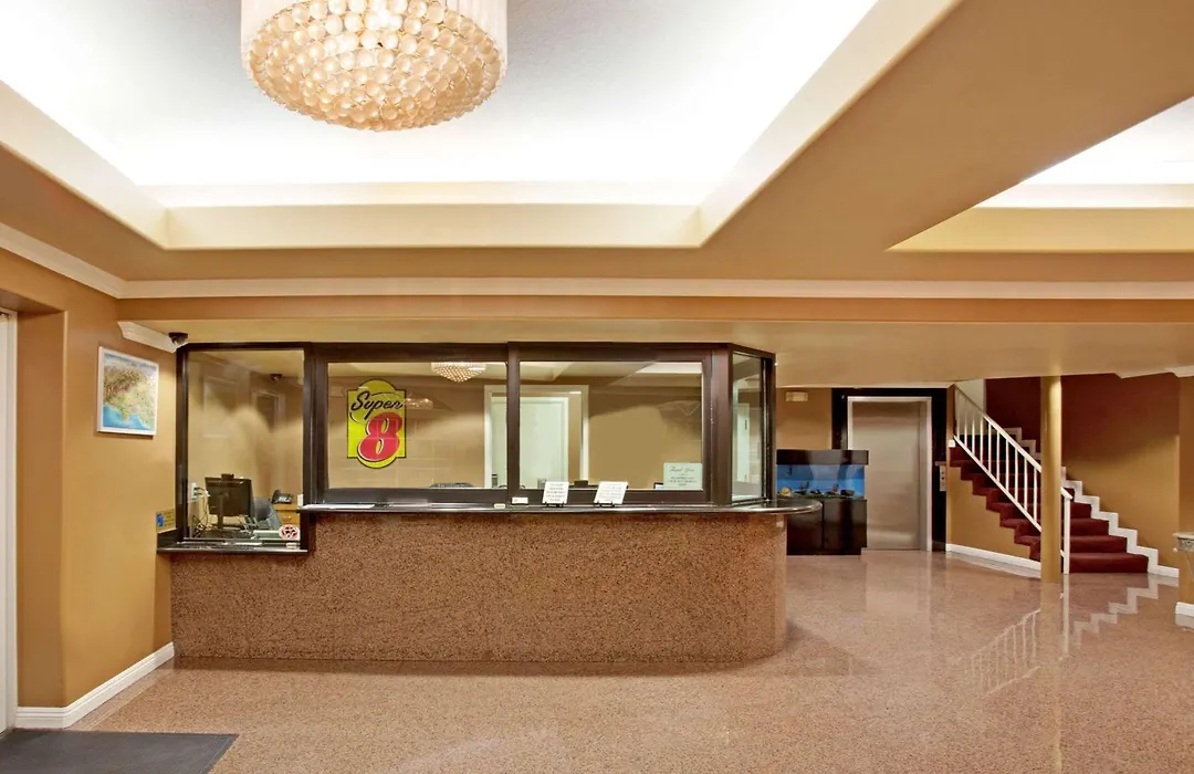 Super 8 By Wyndham Los Angeles Downtown-1