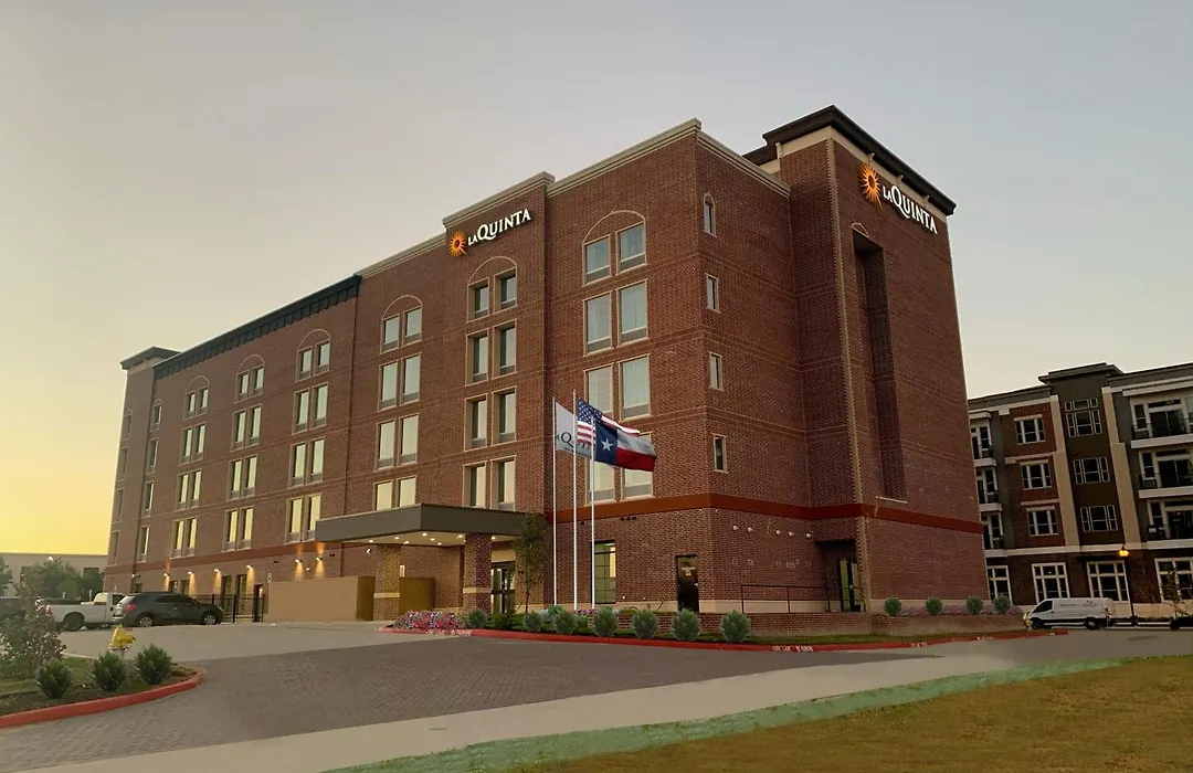 La Quinta Inn & Suites By Wyndham Dallas - Frisco Stadium-1