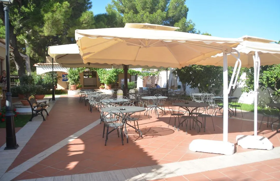 Porto Pino Club-1