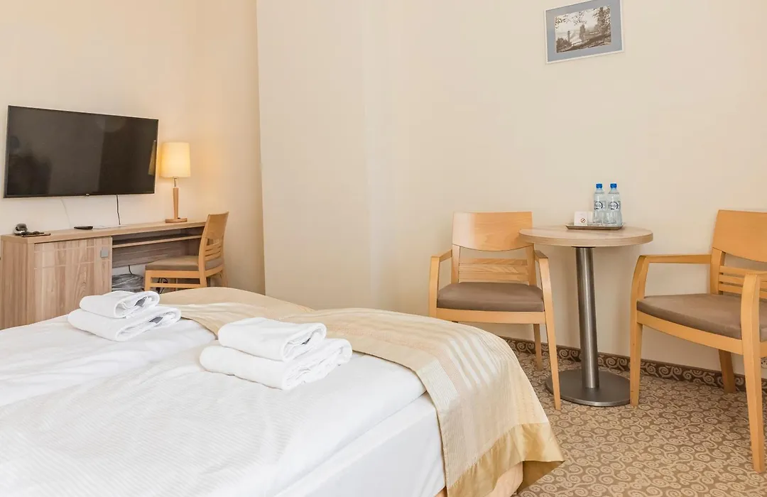 Hotel Cesarskie Ogrody-1