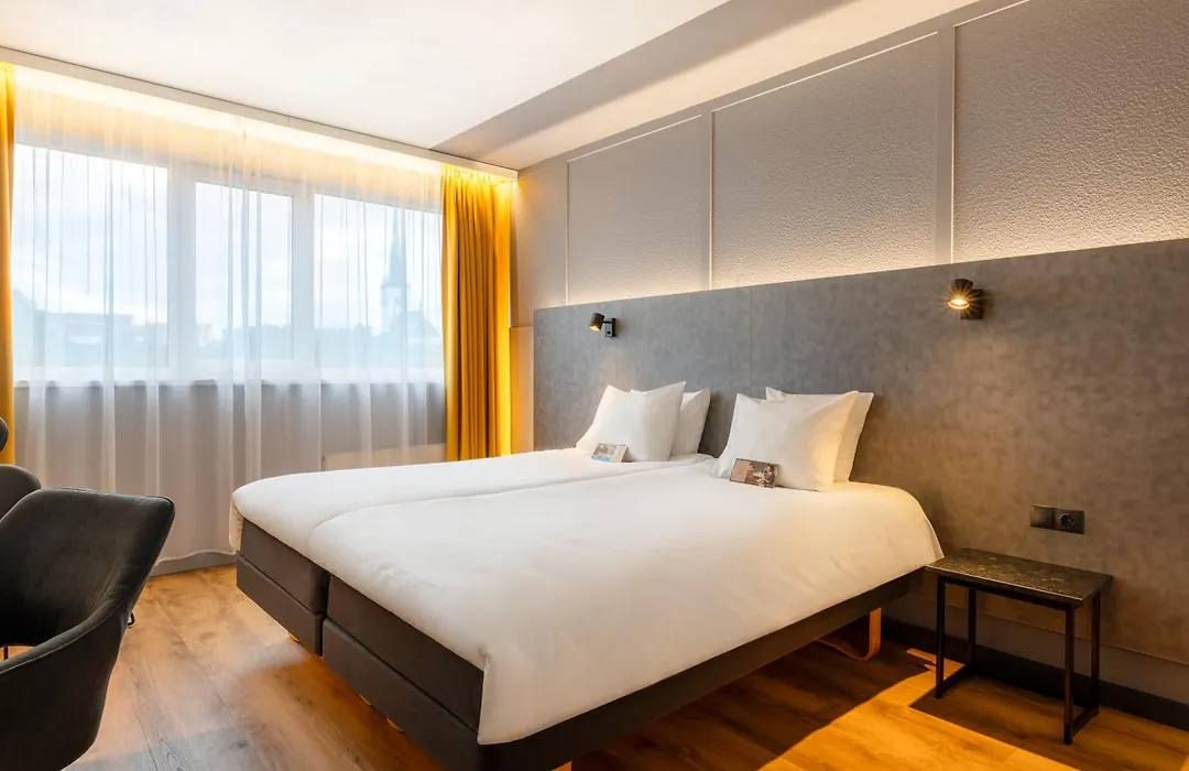 Metropol Hotel-1