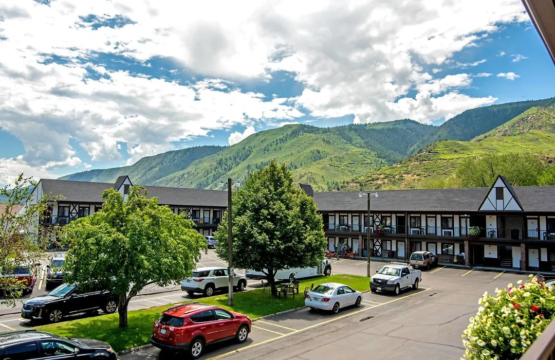 Silver Spruce Inn-1