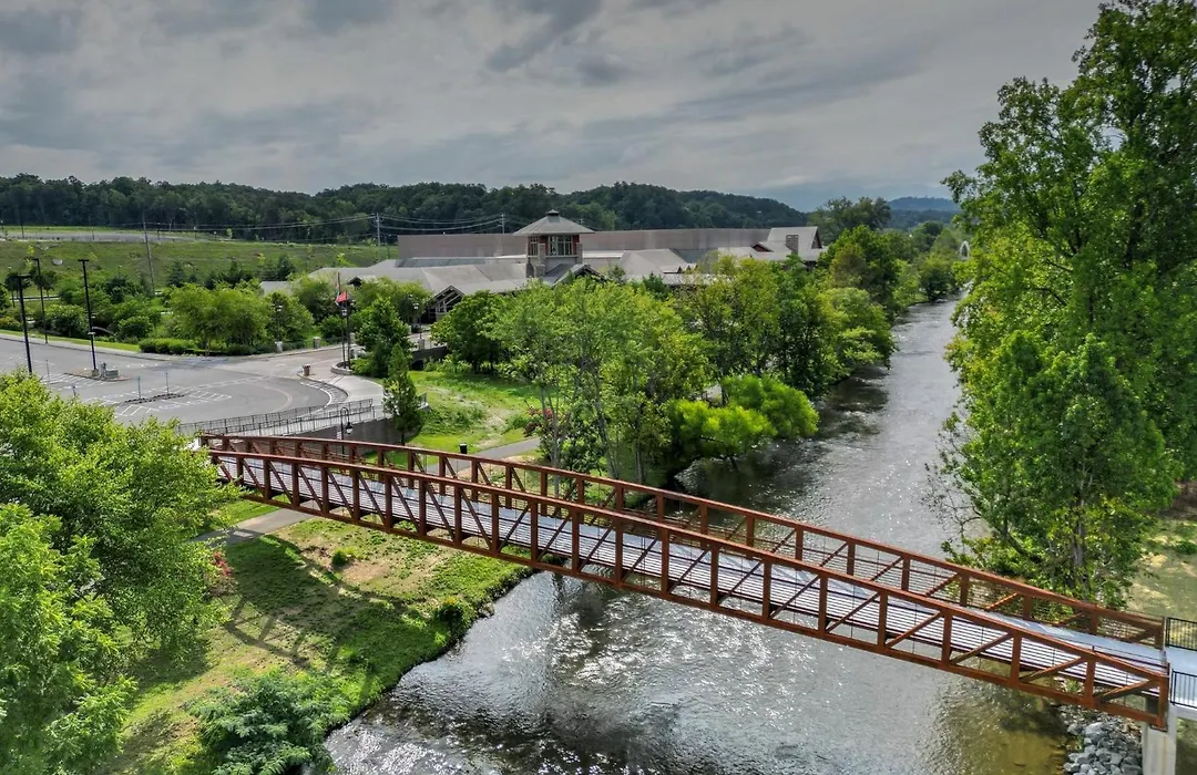 Holiday Inn & Suites Pigeon Forge Convention Center By Ihg-1