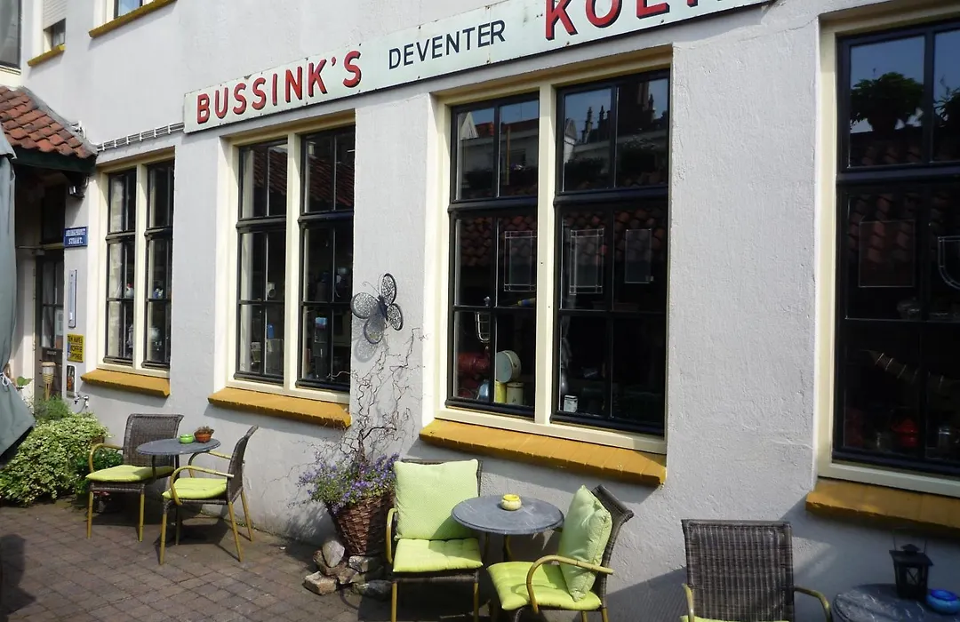 Hotel Hanzestadslogement De Leeuw in het centrum, Snoepwinkel, Hanzemuseum, Koffieschenkerij met Binnenplaats, Kamers met keukentje en Ontbijtservice-1