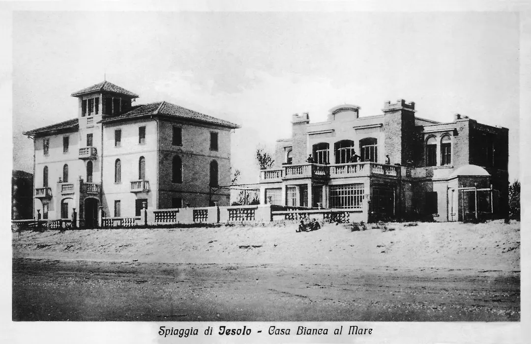 Casa Bianca Al Mare-1