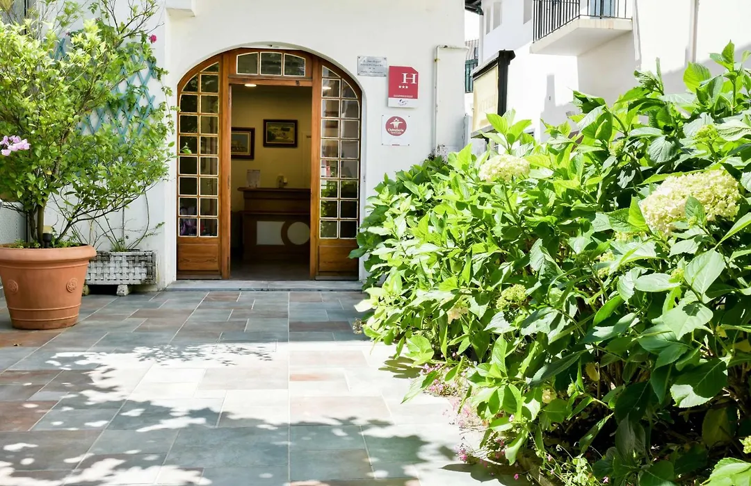 Logis Hotel & Restaurant Bergeret Sport-1