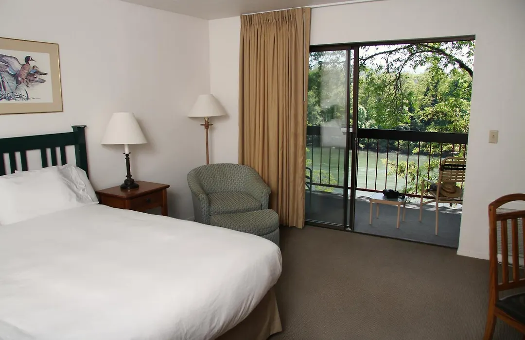 Riverside Inn-1