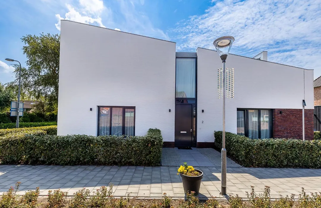 Roosjesweg 2 Luxe studio 400 meter van strand met parkeerplaats-1