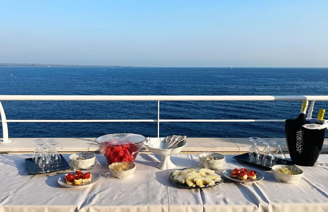 B&B Finestra Sul Mare-1
