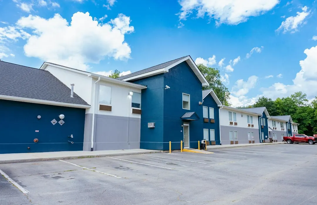 Clarion Pointe-Dillard Near Blue Ridge Mountains-1