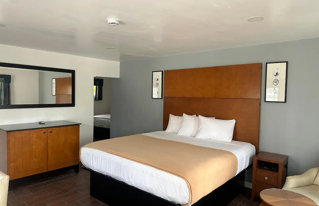 Oceanside Inn & Suites-1