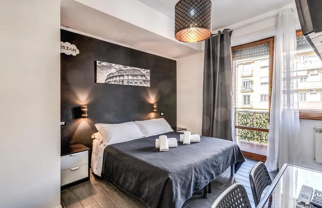Radio Hotel-1