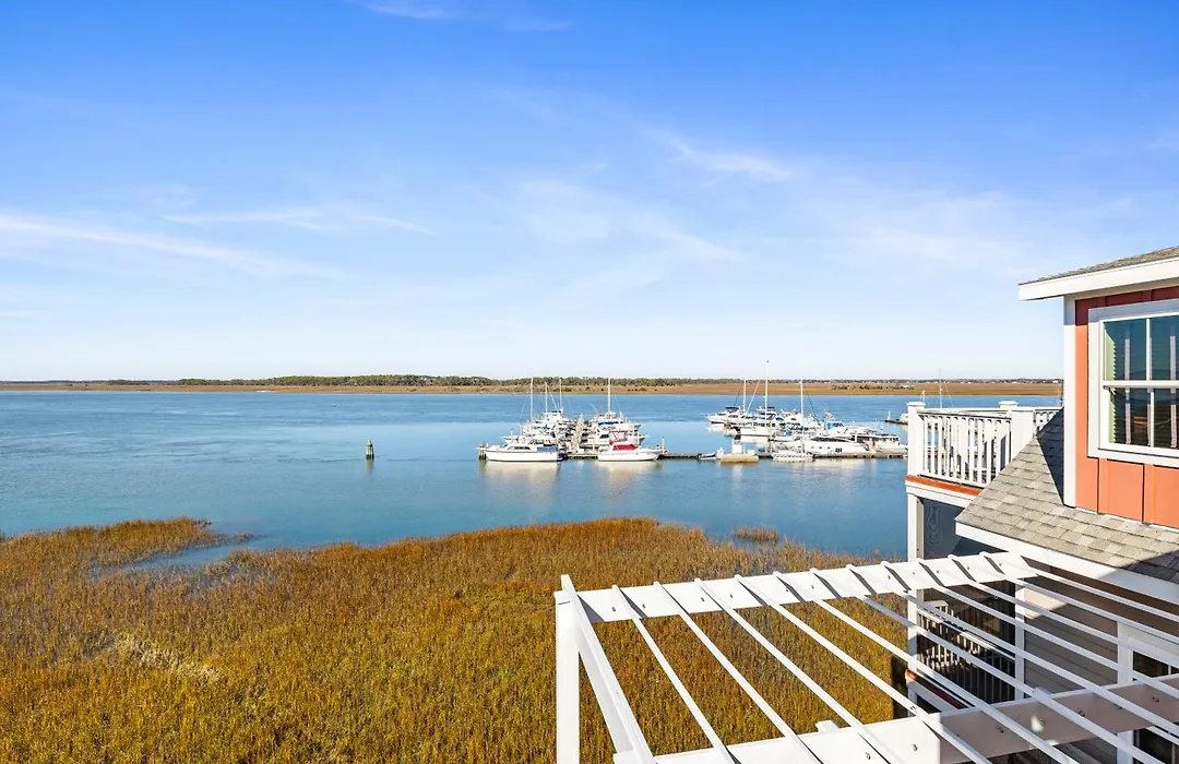 Regatta Inn - Adults Only-1