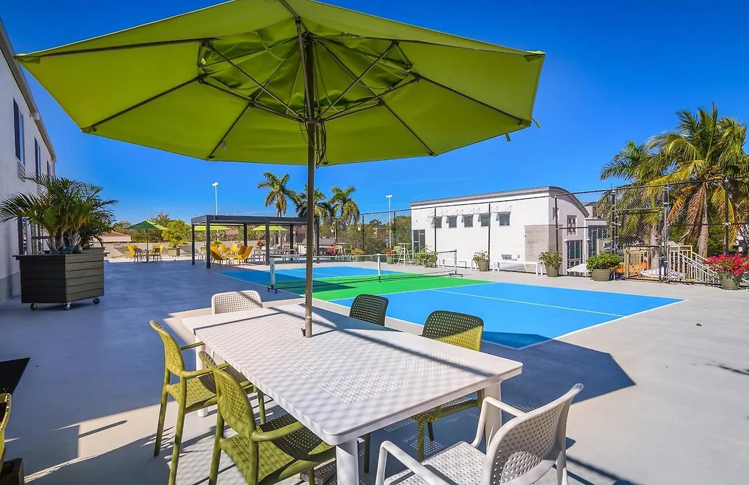 Naples Park Central Hotel-1
