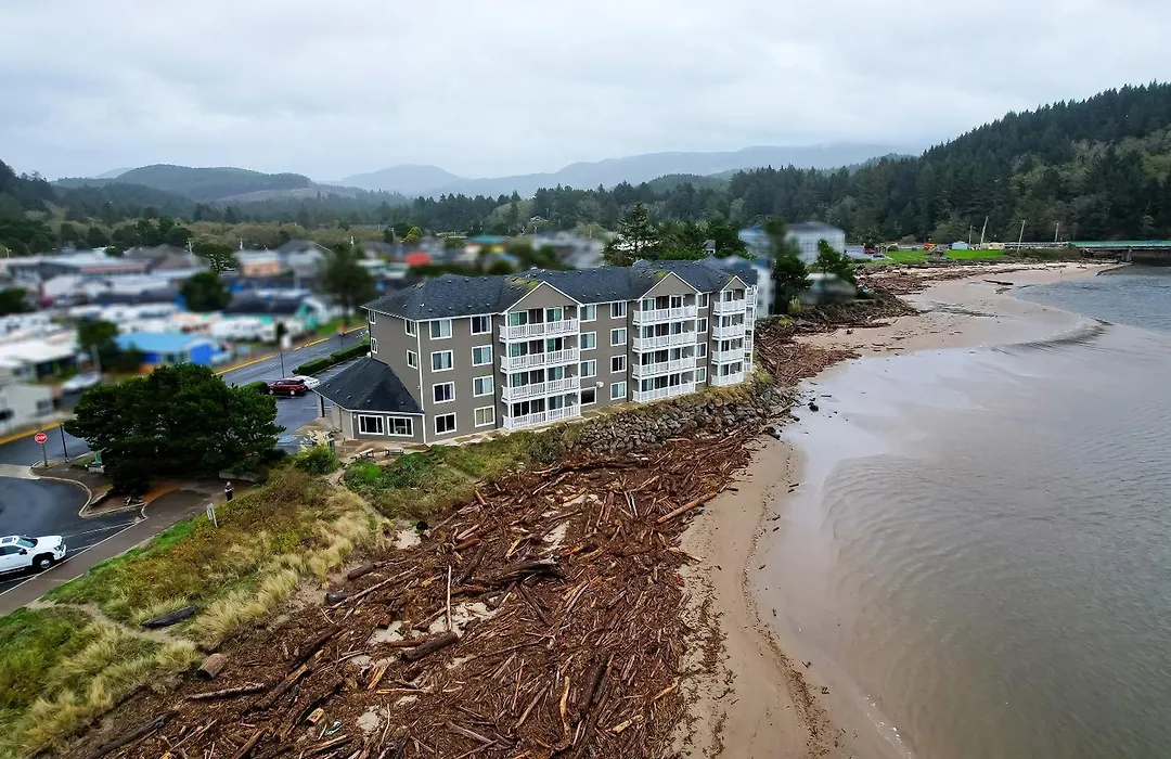 Siletz Bay Beachfront Hotel By Oyo Lincoln City-1
