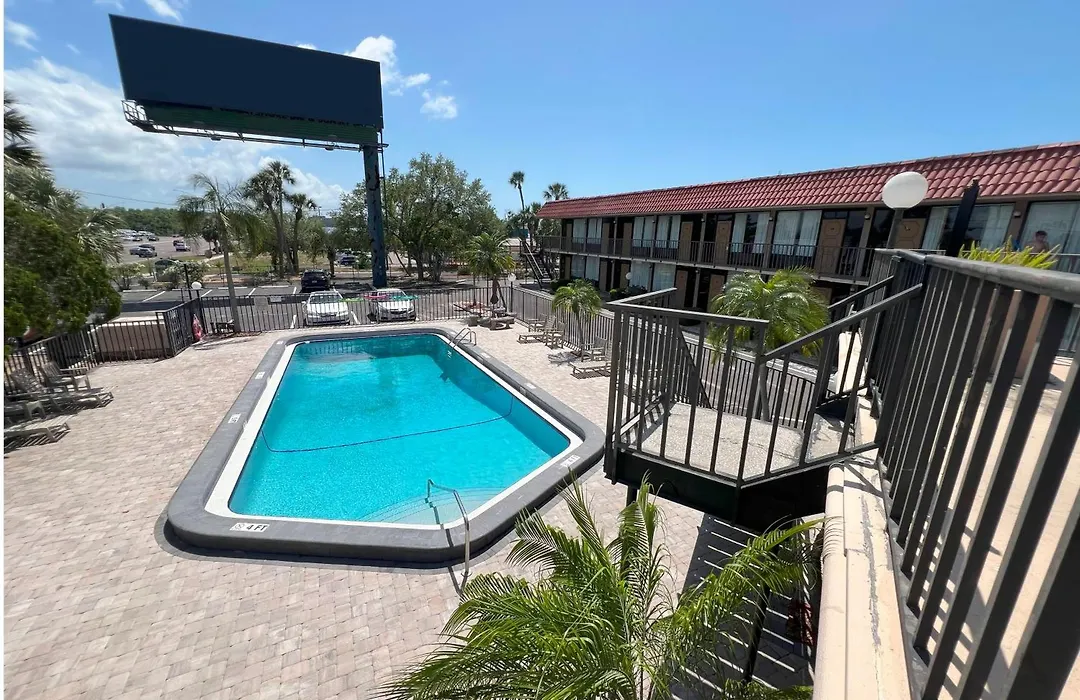 Tarpon Shores Inn-1