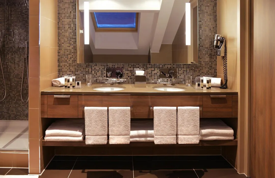 Hotel Le Savoy-1