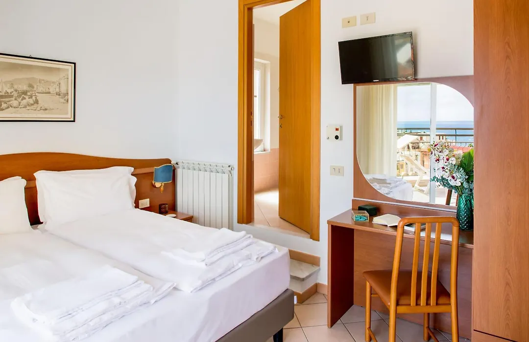 Hotel Tritone-1