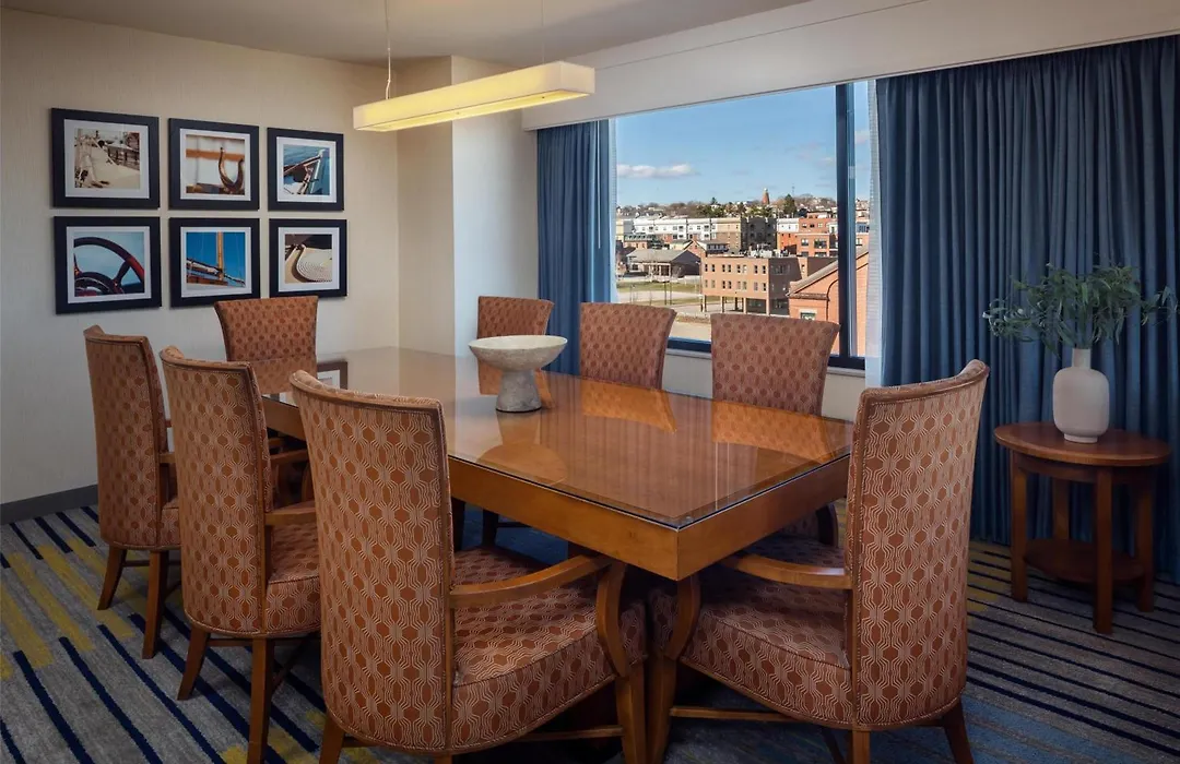Hilton Garden Inn Portland Downtown Waterfront-1